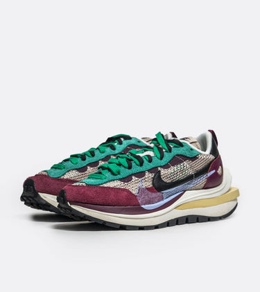 Nike Vaporwaffle sacai Villain Red Neptune Green